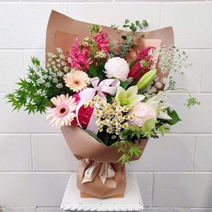 Fresh flowers Kānuka Boutique Florist: Share the Love Rose Quartz Bouquet - MD25