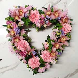 Fresh flowers Kānuka Boutique Florist: Heart Wreath - Funeral Tribute