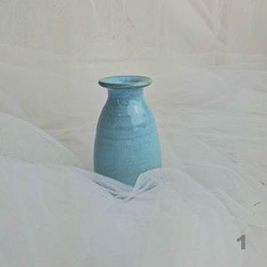 Anna M Clay Kānuka Boutique Florist: Bud Vases by Anna M Clay