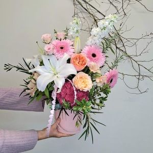 Fresh flowers Kānuka Boutique Florist: Pretty Pastel Posy Carrier