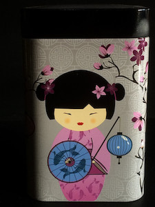 Products: Little Geisha Tea Tin, White Tin kapiteas