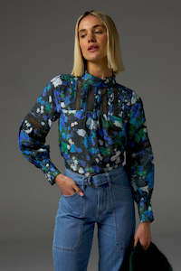 Zoe Kratzmann: citation top (forest blur)