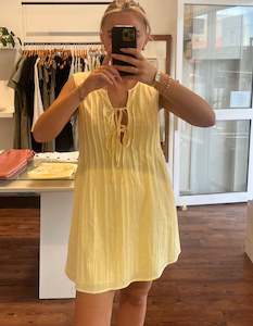 Sale Dresses: Cassia Sleeveless Front Tie Pleat Dress in Lemon Cotton