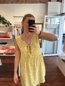 Sale Dresses: Renn Sleeveless Front Tie Pleat Cotton Dress in Lemon Print