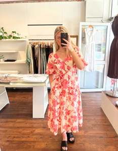 Arin Elastic Waist Midi Dress in Pink Floral