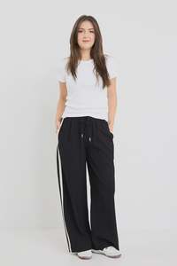 Stories Be Told Townie Matte Black/Side Stripe