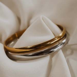 Bracelets: 6mm Bangle