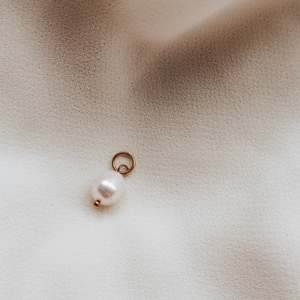 Charm Jewellery: Pearl Charm