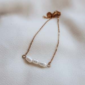 Bracelets: Pearl Bracelet