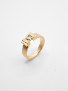 Welfe Bowyer: Offcut #21 ~ 9ct gold, Sapphire (4mm)