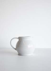Vases: Heirloom Jug Round / Snow
