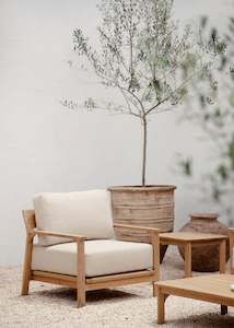 Sale: Suri Outdoor Single Seater