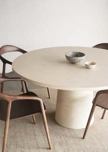 Maru Dining Table / Natural