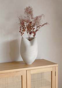 Homewares: Morph Vase / Ivory