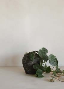Nemu Antique Vase / Black