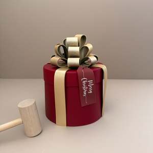 noship: Chrismas present  - breakable chocolate, smash cake