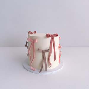 Floating ribbon cake - Multiple flavors