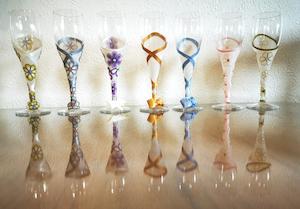 Glasses that make a splash: Customised Champagne Flute - made to match your wedding