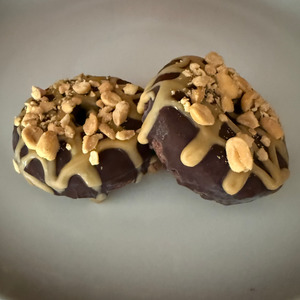Products: Snickers Donuts - 4 Pack Keto Kink