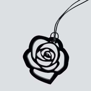 BLACK FLOWER NECKLACE