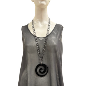 Z49 BLACK CIRCLE KORU NECKLACE