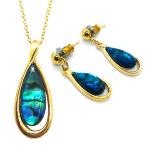 BBJ1137s Paua Pendant and Earrings Set Gold Boxed