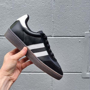 Alfie Evie: Alfie & Evie Attitude Suede Womens Sneaker Black White