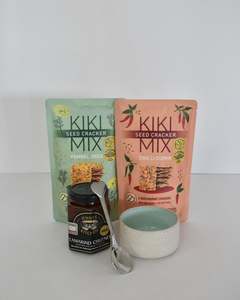 Kiki: The Entertainer Condiment Set