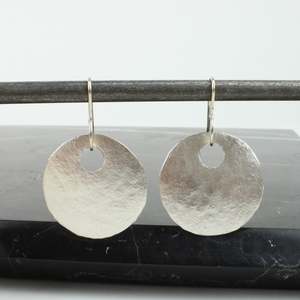 Artist Ilse Marie Erl: Disc earrings - silver