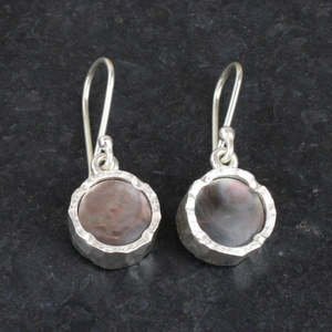 Black lipped mother of pearl earrings - round silver