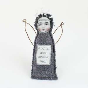 The Black Pixie: Queenie - aroha