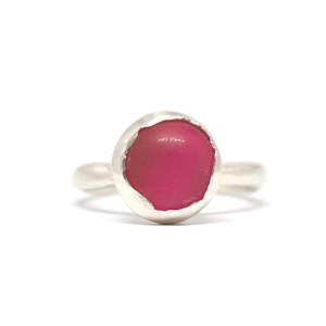Button ring - hot pink