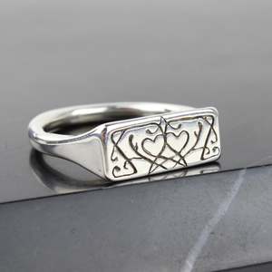 Meg Van Hale: Heart nouveau signet ring
