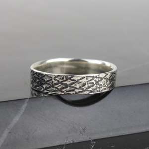 Meg Van Hale: Snakeskin ring