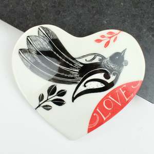Amber Smith: Tui Love Heart - red
