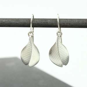 Duncan Mackay: Round rata earrings - silver