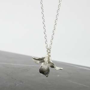 Sophie Divett: Waimea Leaf Pendant - silver