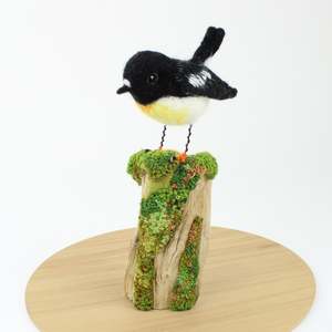 Jenny Pullar: Miromiro - Tomtit