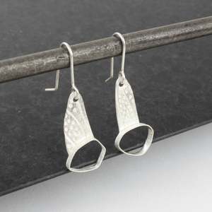 Artist Phillipa Gee: Hollow pebble drops