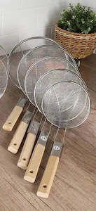 Strainers: Stainless Steel Wire Strainer with Wooden Handle 1pc