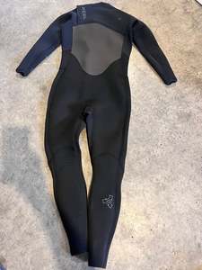 Garage Sale: Xcel Women’s 4/3 Drylock Steamer