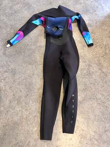 Garage Sale: Mystic Women’s 3/2 Wetsuit