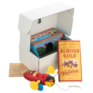 Buzzy Bee Wooden Pull Along - Kiwiana Hampers AROHA FROM AOTEAROA