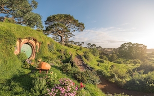 Products: Hobbiton & Hamilton Gardens – 1 Day Tour from Auckland (High School Students)