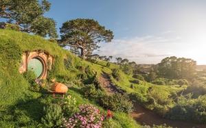 Hobbiton – Hamilton Gardens – 1 Day Tour from Auckland – Adults
