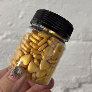 Valetines Sprinkles: Hearts sprinkles 10mm Gold - Kiwicakes sprinkles jar