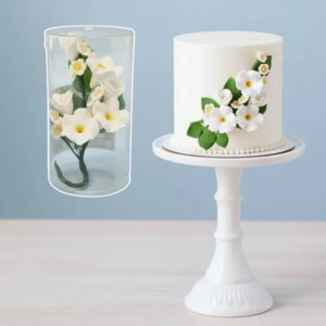 Flowers On Cakes: Icing floral spray with leaves