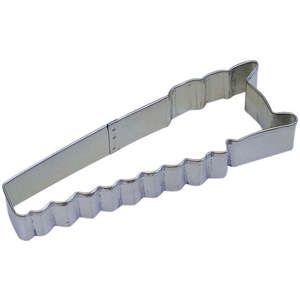 Hand saw DIY cookie cutter
