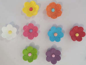 2cm Gumpaste Daisy icing decorations pack of 24