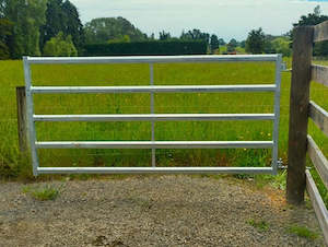 5 rail gate: Cattle Yard Gate 2500mm 5 Rail